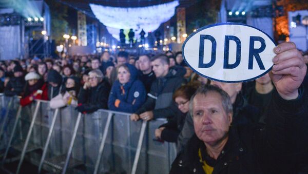 Germans watch a concert at Brandenburg Gate in a ceremony marking the 30th anniversary of the fall of the Berlin Wall. November 2019. - Sputnik International