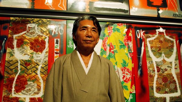 FILE PHOTO: Japanese designer Kenzo Takada, also known as Kenzo, poses for the media in front of his works at an art gallery in Buenos Aires, April 7, 2009 - Sputnik International