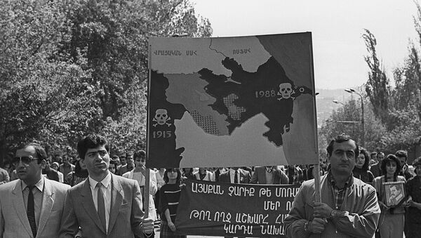 Rally in Yerevan, Armenia in April 1988 dedicated to the Sumgait pogrom of February 1988. - Sputnik International