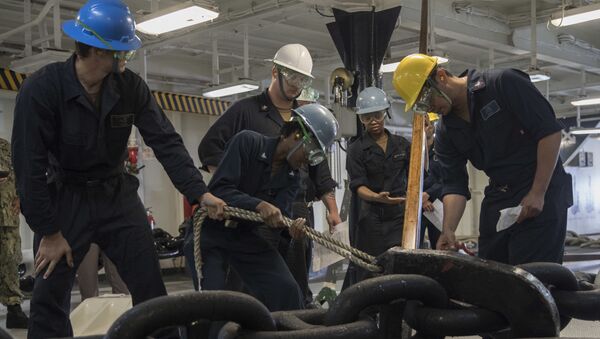 Deck department Sailors attach a chain stopper to the anchor chain in the forecastle aboard the amphibious assault ship USS Bataan (LHD5). Bataan is underway conducting material condition checks in preparation for the Board of Inspection and Survey. - Sputnik International