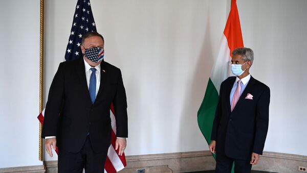 U.S. Secretary of State Mike Pompeo (L) and Indian Foreign Minister Subrahmanyam Jaishankar pose as they attend their meeting in Tokyo on October 6, 2020 ahead of the four Indo-Pacific nations' foreign ministers meeting. - Sputnik International