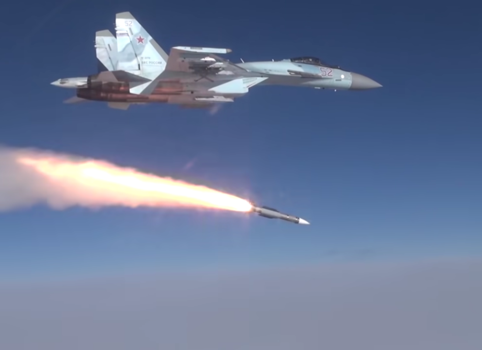 Un avion de combat russe Su-35S tire ce qui semble être un missile air-air à très longue portée R-37M dans une vidéo promotionnelle du ministère russe de la Défense - Spoutnik International, 1920, 28.03.2024