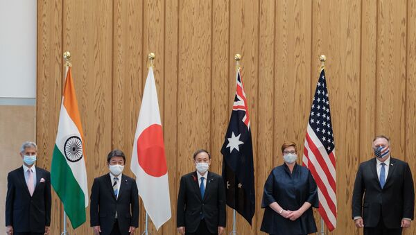 (L-R) India's Foreign Minister Subrahmanyam Jaishankar, Japan's Foreign Minister Toshimitsu Motegi, Japan's Prime Minister Yoshihide Suga, Australia's Foreign Minister Marise Payne and US Secretary of State Mike Pompeo pose for photographs before a Quad Indo-Pacific meeting at the prime minister's office in Tokyo on October 6, 2020 in Tokyo.  - Sputnik International