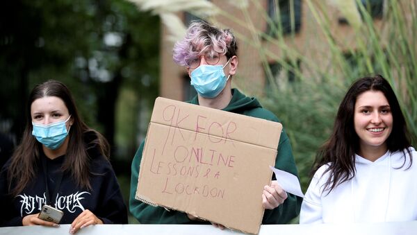 Students protest outside Birley Halls at Manchester Metropolitan University, in Manchester, Britain, October 2, 2020.  - Sputnik International