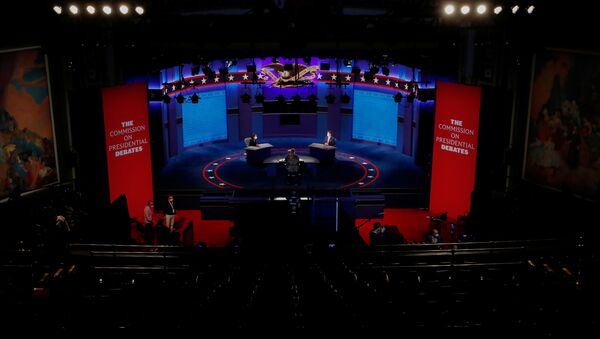 Stand-ins for the candidates and moderator rehearse on the debate stage during technical run-throughs a day ahead of the 2020 vice presidential campaign debate between Republican vice presidential nominee and U.S. Vice President Mike Pence and Democratic vice presidential nominee and U.S. Senator Kamala Harris, on the campus of the University of Utah in Salt Lake City, Utah, U.S., October 6, 2020. - Sputnik International