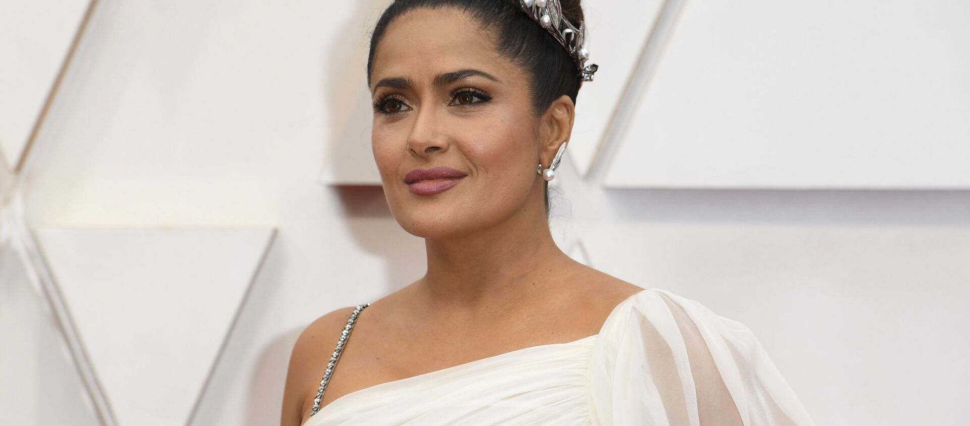 Salma Hayek arrives at the Oscars on Sunday, Feb. 9, 2020, at the Dolby Theatre in Los Angeles - Sputnik International, 1920