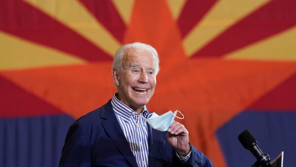 U.S. Democratic presidential candidate Joe Biden holds a face mask while speaking at a carpenters union in Phoenix, Arizona, U.S., October 8, 2020 - Sputnik International