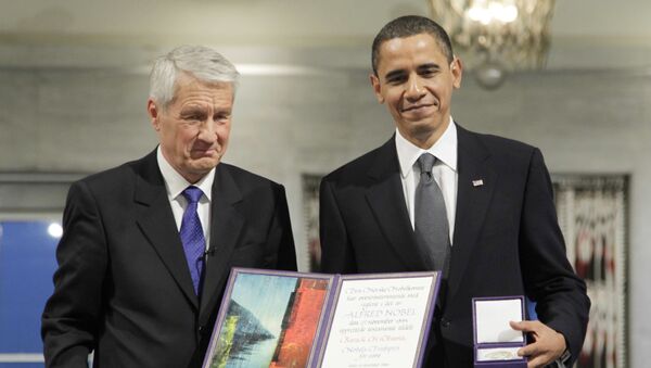 Barack Obama with the Nobel Peace Prize in 2009 - Sputnik International