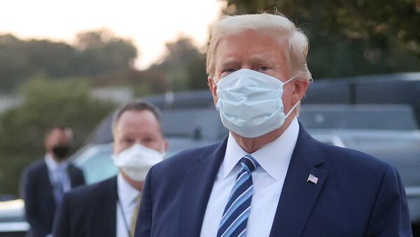 U.S. President Donald Trump looks over at reporters and photographers as the president departs Walter Reed National Military Medical Center after a fourth day of treatment for the coronavirus disease (COVID-19) to return to the White House in Washington from the hospital in Bethesda, Maryland, U.S., October 5, 2020.  - Sputnik International