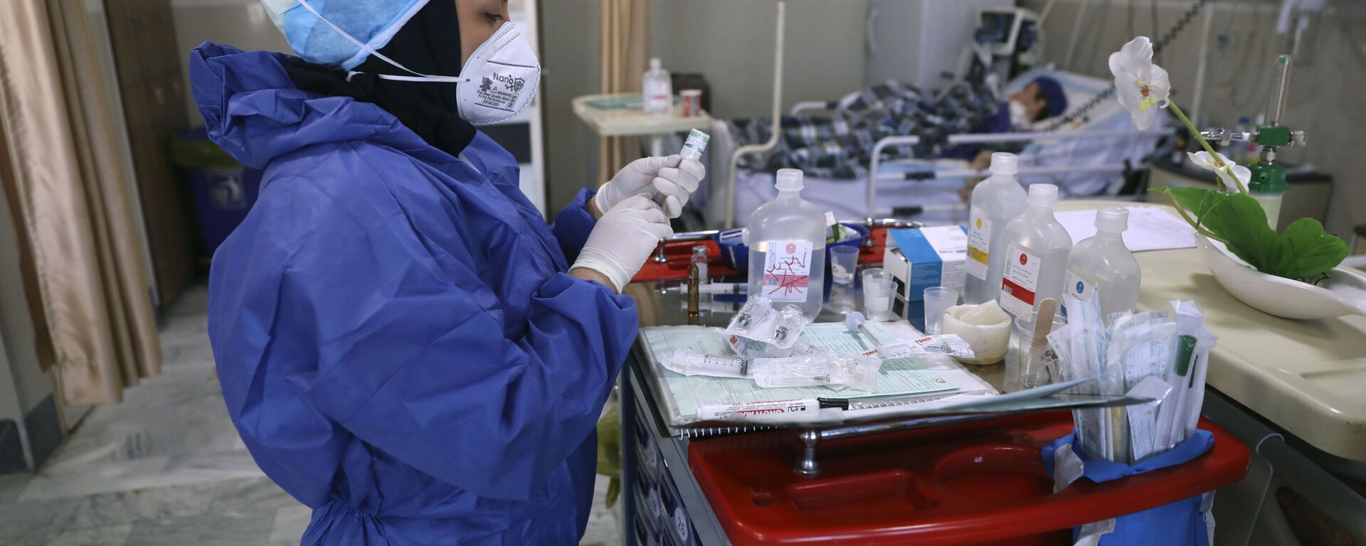 In this Tuesday, June 16, 2020, photo, a nurse prepares medicines for COVID-19 patients at the Shohadaye Tajrish Hospital in Tehran, Iran. After months of fighting the coronavirus, Iran only just saw its highest single-day spike in reported cases after Eid al-Fitr, the holiday that celebrates the end of Ramadan.  - Sputnik International, 1920, 29.04.2021