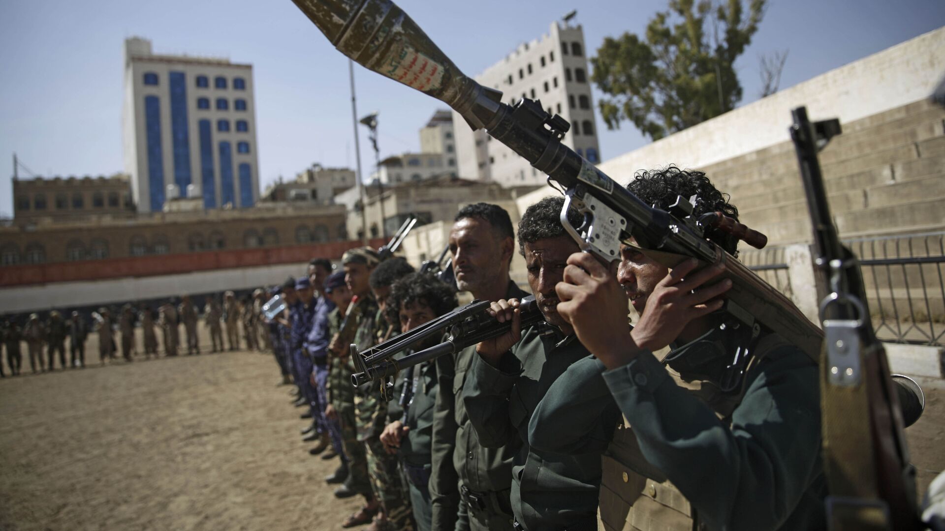 Houthi rebel fighters display their weapons during a gathering aimed at mobilizing more fighters for the Iranian-backed Houthi movement, in Sanaa, Yemen, Thursday, Feb. 20, 2020. The Houthi rebels control the capital, Sanaa, and much of the country’s north, where most of the population lives. They are at war with a U.S.-backed, Saudi-led coalition fighting on behalf of the internationally recognized government. - Sputnik International, 1920, 24.07.2021