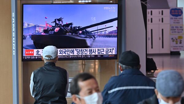 People watch TV news broadcasting file footage of a military parade of North Korean soldiers and weapons, at a railway station in Seoul on 10 October 2020. Nuclear-armed North Korea was expected to parade its latest and most advanced weapons through the streets of Pyongyang on 10 October, as the coronavirus-barricaded country celebrated the 75th anniversary of leader Kim Jong-un's ruling party. - Sputnik International