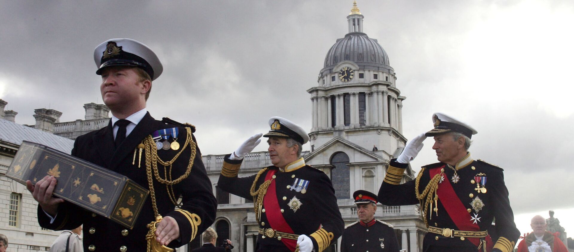 Officers from the Royal Navy re-enact the funeral of Britain's greatest naval hero, Admiral Horatio Nelson during a ceremony at the Maritime Museum in Greenwich, London, Friday, Sept, 16, 2005.  - Sputnik International, 1920, 12.03.2021