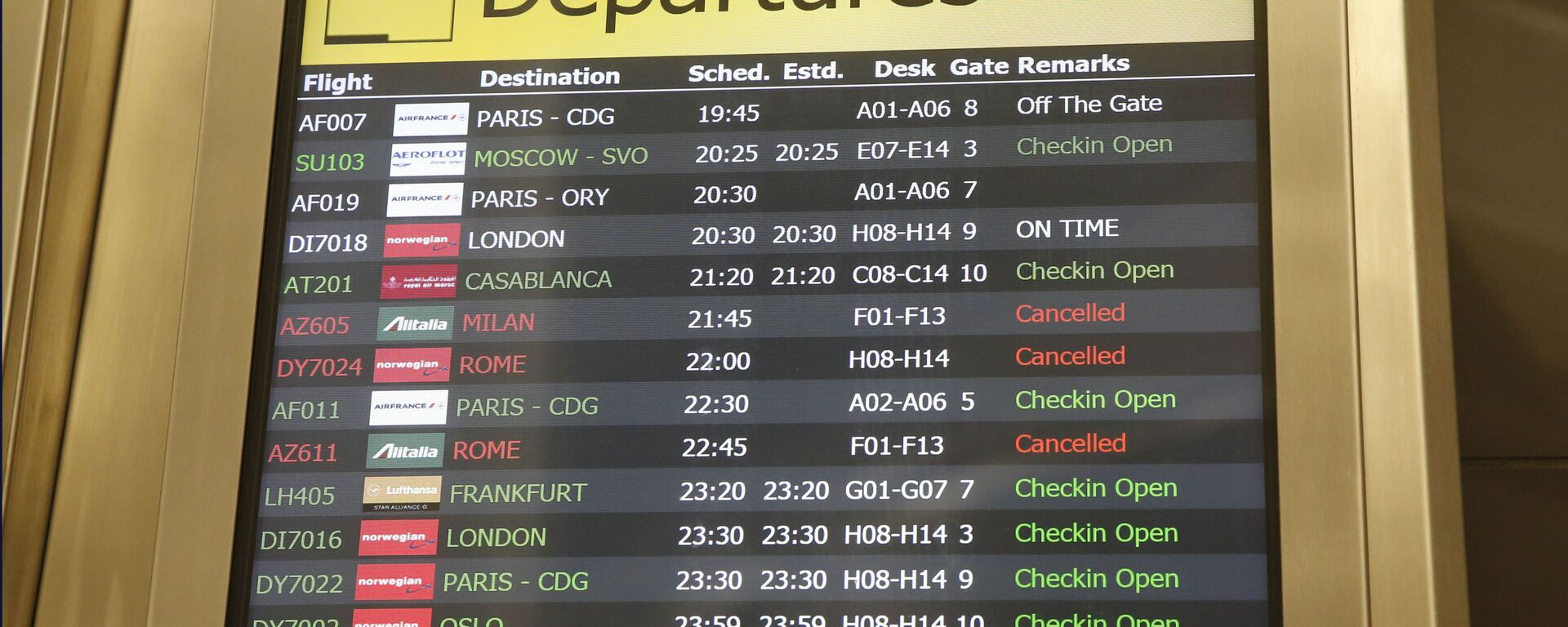 Several airlines with canceled flights are shown on a departures board at JFK airport's Terminal 1, Friday, March 13, 2020, in New York. The coronavirus outbreak is affecting the airline industry hard. Travelers from most European countries to the United States are banned for the next 30 days after President Trump announced the ban earlier in the week. Returning passengers will be screened. The global travel industry is already reeling from falling bookings and canceled reservations as people try to avoid contracting and spreading the virus. - Sputnik International, 1920, 15.10.2020