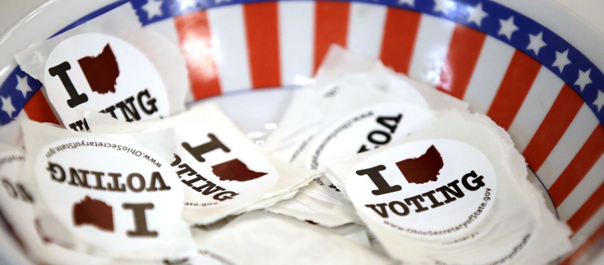 This is a bowl of stickers for those taking advantage of early voting, Sunday, March 15, 2020, in Steubenville, Ohio - Sputnik International, 1920, 28.04.2021