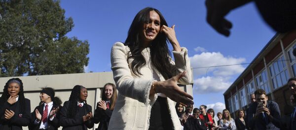 Britain's Meghan, Duchess of Sussex, is greeted by pupils at the Robert Clack Upper School in Dagenham, Essex to the east of London, during a surprise visit to celebrate International Women's Day, Friday, 6 March 2020. - Sputnik International