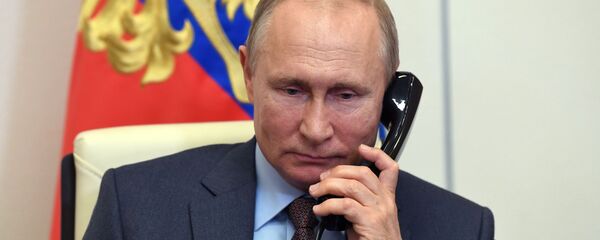 Vladimir Putin speaking on the phone Vladimir Putin speaking on the phone - Sputnik International