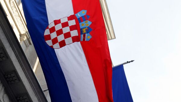 A state flag of Croatia and a European Union flag on a building in Zagreb. - Sputnik International