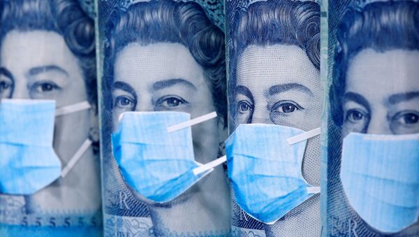  Queen Elizabeth II is seen with printed medical masks on the Pound banknotes - Sputnik International