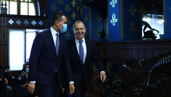 Russian Foreign Minister Sergei Lavrov and Italian Foreign Minister Luigi Di Maio during a meeting  - Sputnik International