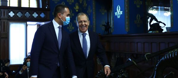 Russian Foreign Minister Sergei Lavrov and Italian Foreign Minister Luigi Di Maio during a meeting  - Sputnik International