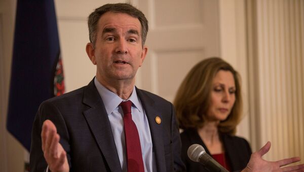 Virginia Governor Ralph Northam, accompanied by his wife Pamela Northam, announces he will not resign during a news conference Richmond, Virginia, US February 2, 2019 - Sputnik International