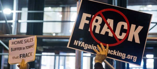 Protesters demonstrate against fracking in New York, October 15, 2014 - Sputnik International