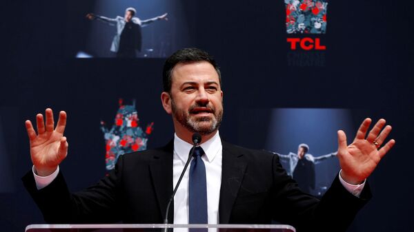 Television host Kimmel speaks at a ceremony for recording artist Lionel Richie to place his handprints and footprints in cement in the forecourt of the TCL Chinese theatre in Los Angeles - Sputnik International