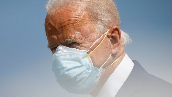 Wearing two protective face masks, U.S. Democratic presidential candidate Joe Biden descends from his campaign plane ahead of a series of campaign events, at the Fort Lauderdale-Hollywood International Airport, in Fort Lauderdale, Florida, U.S., October 13, 2020 - Sputnik International