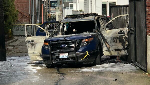 Police arrested a man in S. Lake Union today after he threw burning lumber into a patrol car - Sputnik International