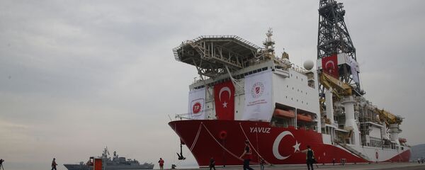 A Turkish Navy vessel patrols as the drilling ship 'Yavuz' to be dispatched to the Mediterranean, is docked at the port of Dilovasi, outside Istanbul,Thursday, June 20, 2019 - Sputnik International