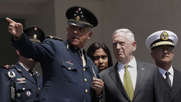 Mexico's then Defence Minister General Cienfuegos (left, with US Secretary of State for Defence Jim Mattis) in 2017 - Sputnik International