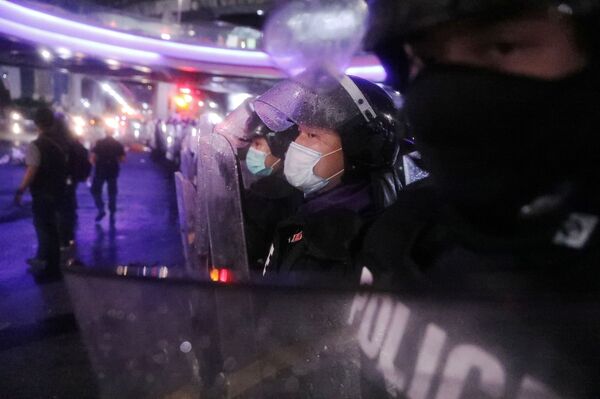 Another Protest Day in Bangkok Ends After Clashes Between Demonstrators, Police - Photos, Video - Sputnik International