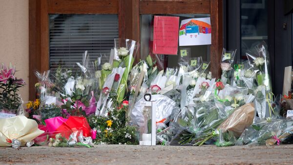 Flowers at the Bois d'Aulne college are seen after the attack in the Paris suburb of Conflans St Honorine, France, October 17, 2020.  - Sputnik International