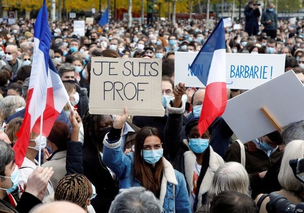 Marine Le Pen Vows to Ban Hijab, 'Murderous Islamist Ideologies' as She Scores Record High in Polls Marine Le Pen Vows to Ban Hijab, 'Murderous Islamist Ideologies' as She Scores Record High in Polls - Sputnik International