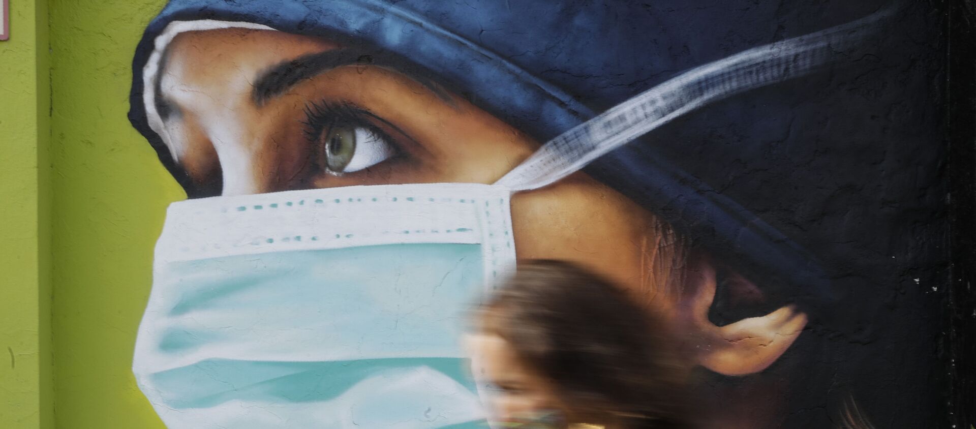 Граффити медсестры в Милане  - Sputnik International, 1920