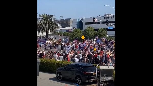Massive crowd of Trump supporters in Orange County, CA. - Sputnik International