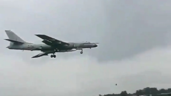 A Chinese Xian H-6N bomber carrying what is reported to be a hypersonic variant of the Changjian cruise missile family - Sputnik International