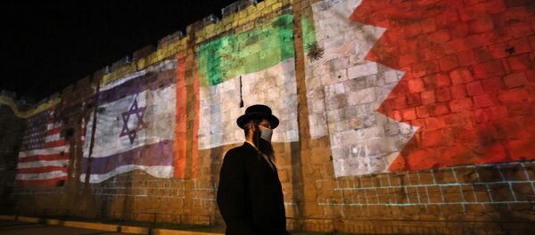 The flags of US, Israel, United Arab Emirates, and Bahrain are projected on the ramparts of Jerusalem's Old City on September 15, 2020 in a show of support for Israeli normalisation deals with the United Arab Emirates and Bahrain. - Sputnik International