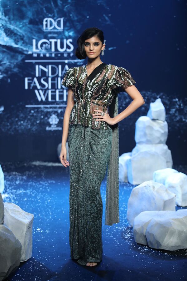 Perfect Blend of Sensuality and Elegance: India Fashion Week Spring-Summer 2021 Highlights - Sputnik International