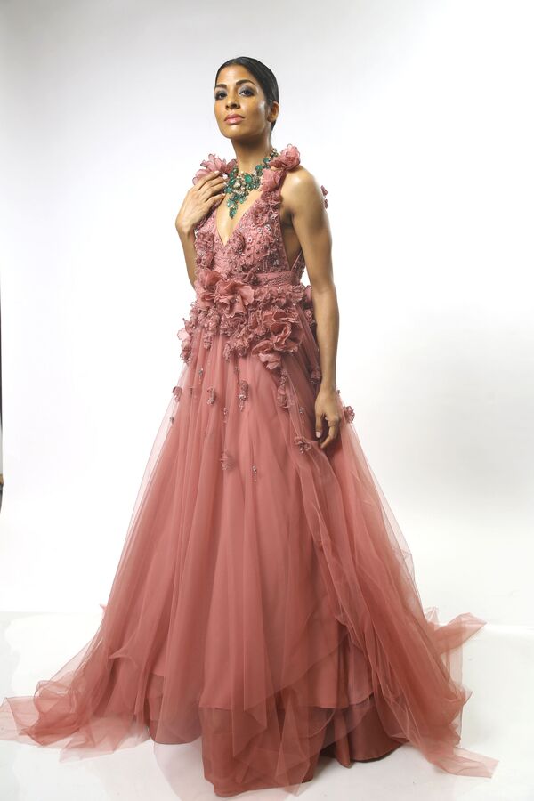 Perfect Blend of Sensuality and Elegance: India Fashion Week Spring-Summer 2021 Highlights - Sputnik International