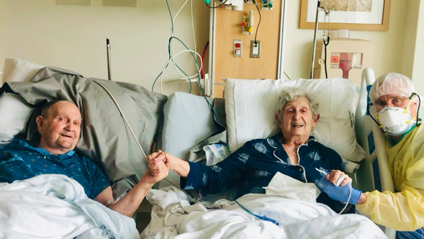 Tom Stevens and his wife, Virginia, were hospitalized with COVID-19 in early August and put in separate rooms. Within a day, their physicians agreed that the couple, married for 66 years, should not be kept apart ― they needed to recover in a room together. - Sputnik International