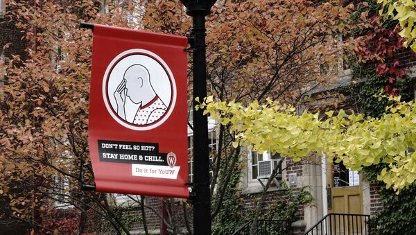 A signage encouraging University of Wisconsin-Madison students with COVID-19 symptoms to self-quarantine is pictured as the coronavirus disease (COVID-19) outbreak continues in Madison, Wisconsin, U.S., October 19, 2020.  - Sputnik International