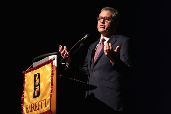 Rose McGowan Slams 'Liberal Intellectuals' for Defending CNN Analyst Over Masturbation Scandal - Sputnik International