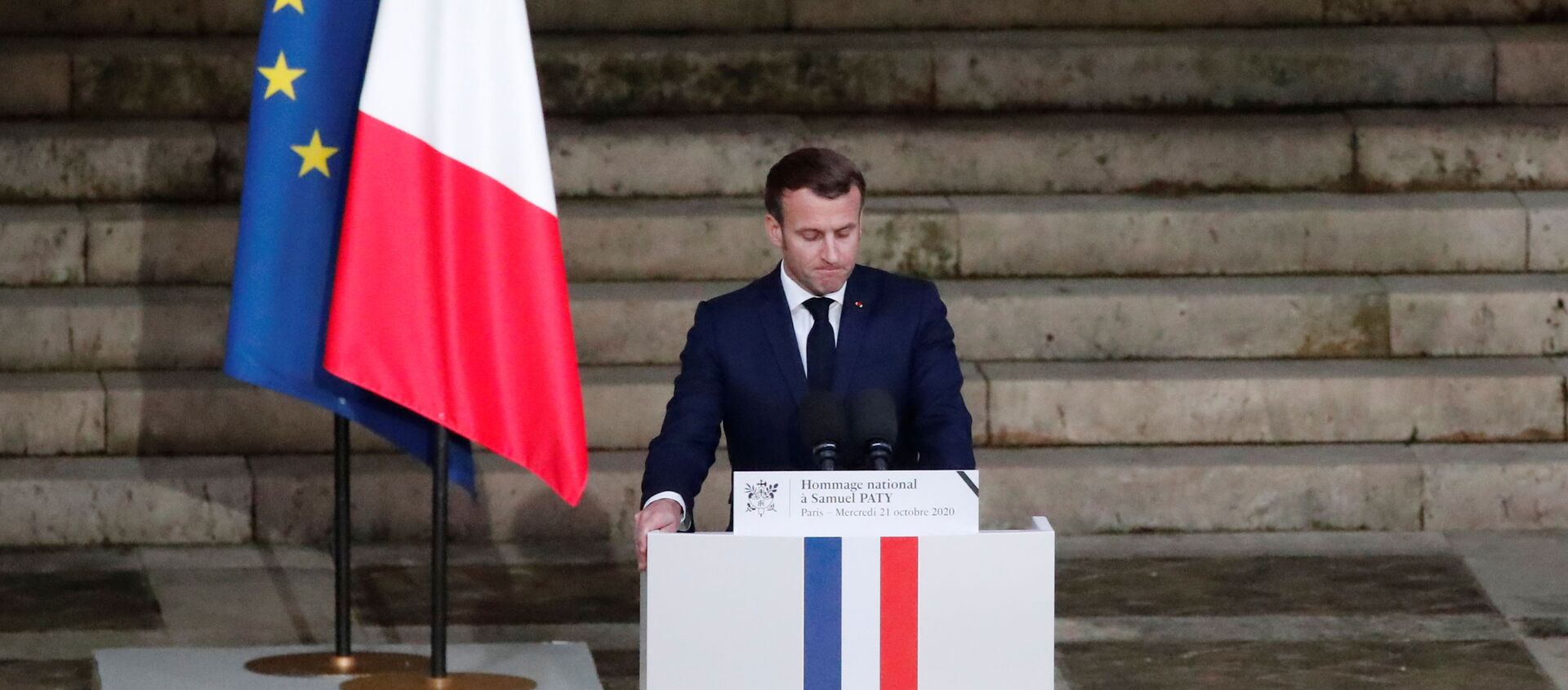French President Emmanuel Macron delivers his speech in front of the coffin of slain teacher Samuel Paty during a national memorial event, in Paris, France October 21, 2020.  - Sputnik International, 1920, 29.10.2020