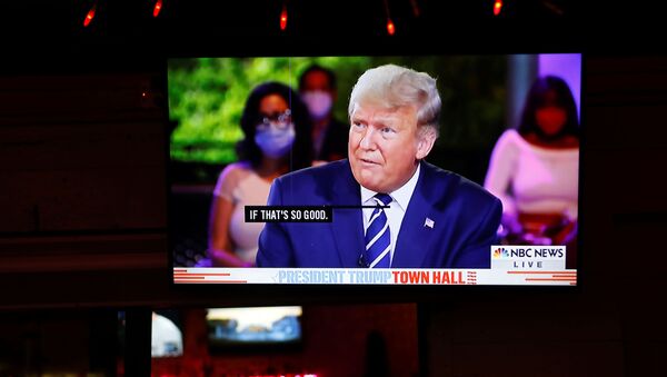 The town hall event of U.S. President Donald Trump is seen on a television monitor at Luv Child restaurant ahead of the election in Tampa, Florida, U.S. October 15, 2020. - Sputnik International