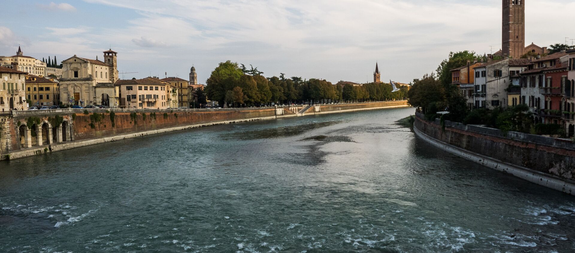 The Adige river in Verona, Italy - Sputnik International, 1920, 22.10.2020