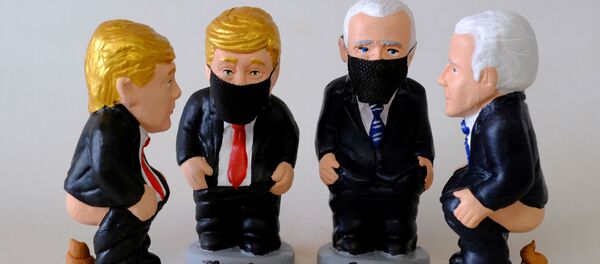 Caught With Pants Down? Pooping Trump, Biden Figurines Made in Catalonia - Sputnik International