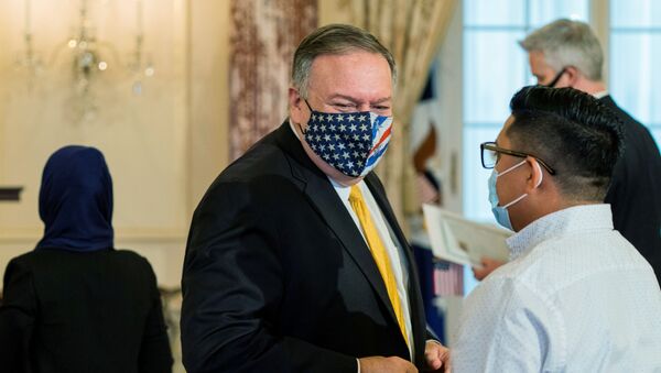 U.S. Secretary of State Mike Pompeo congratulates a new American during a naturalization ceremony at the State Department in Washington, U.S. October 22, 2020. - Sputnik International