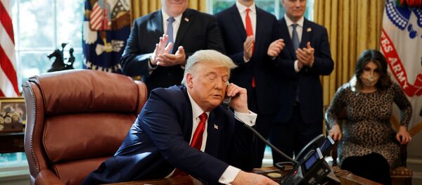 Secretary of State Mike Pompeo and White House senior advisor Jared Kushner applaud as U.S. President Donald Trump is seen on the phone with leaders of Israel and Sudan speaking about the decision to rescind Sudan's designation as a state sponsor of terrorism, in the Oval Office at the White House in Washington, U.S., October 23, 2020. REUTERS/Carlos Barria - Sputnik International